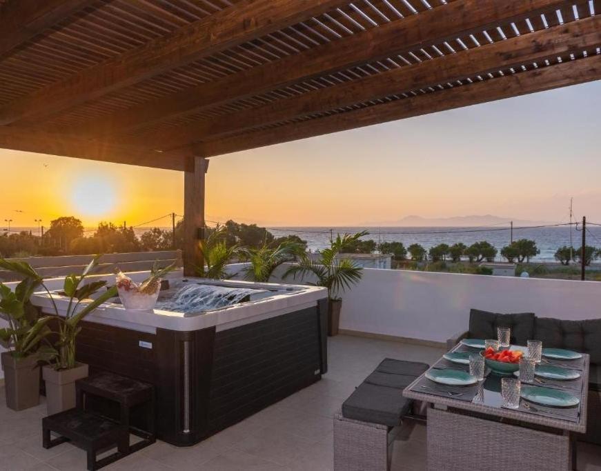 Odyssea Top View & Hot Jacuzzi Front Beach Kremastí Dış mekan fotoğraf